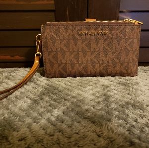 Michael Kors Signature Jet Set Double Zip Wristlet